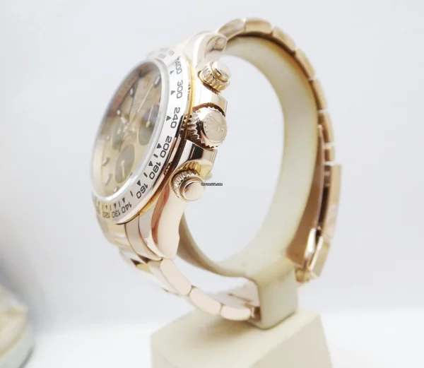 22613077 fevfnuqia6d7lvn3hxfp36kw ExtraLarge 1 600x521 - Rolex Daytona ref. 116505 del 2016 like new pink dial Everose