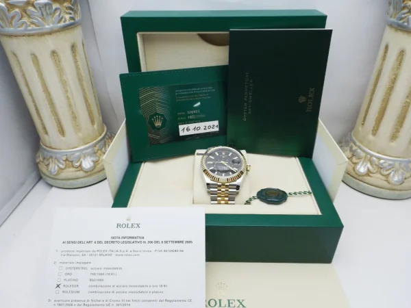 23049777 u8lpt7ay5wgdh5jww55jkqek ExtraLarge 600x450 - Rolex Sky-Dweller ref. 326933 anno 2021 Black dial Jubilee Full set