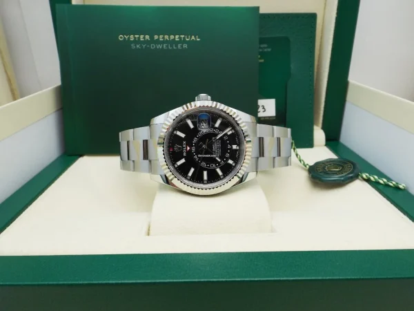 27270582 0jtd9rde14363kcr7k63rm67 ExtraLarge 600x450 - Rolex Sky-Dweller 326934 black dial NEW 2023 full set