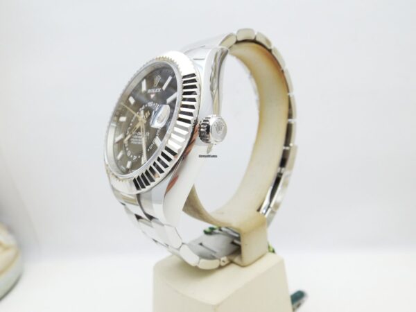 27270582 5xa3j55052f4391r9g708969 ExtraLarge 600x450 - Rolex Sky-Dweller 326934 black dial NEW 2023 full set